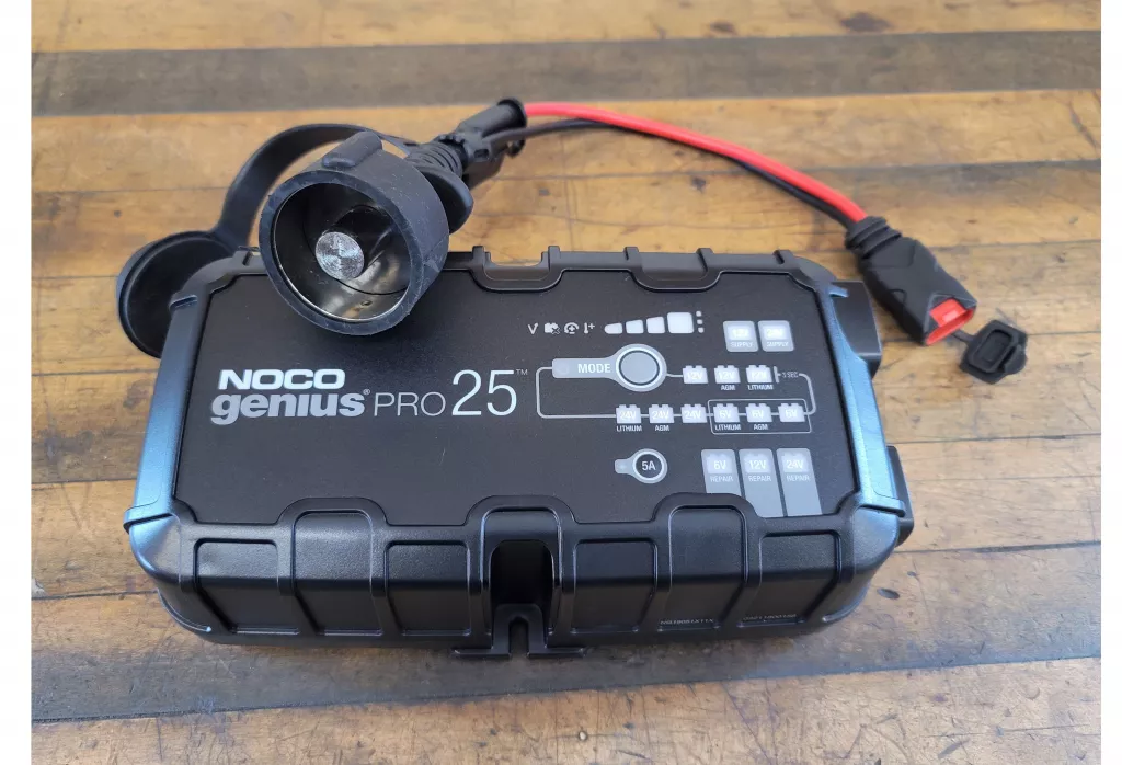 GENIUSPRO25 6V/12V/24V 25-Amp Smart Battery Charger w/ GTC NATO Slave Port to NOCO Connector